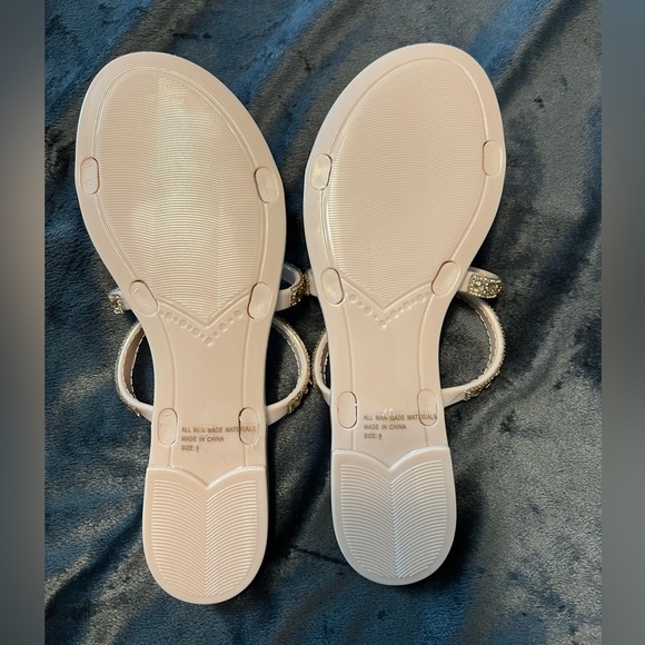 Size 9 nude sandal with gold jewels on the straps - Picture 5 of 5